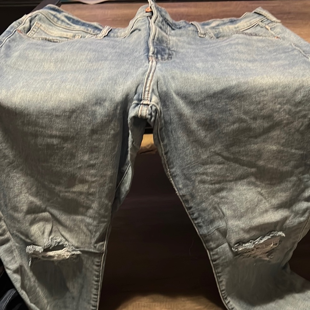 Skinny Mid Rise. 16 R Light washed destroyed denim
